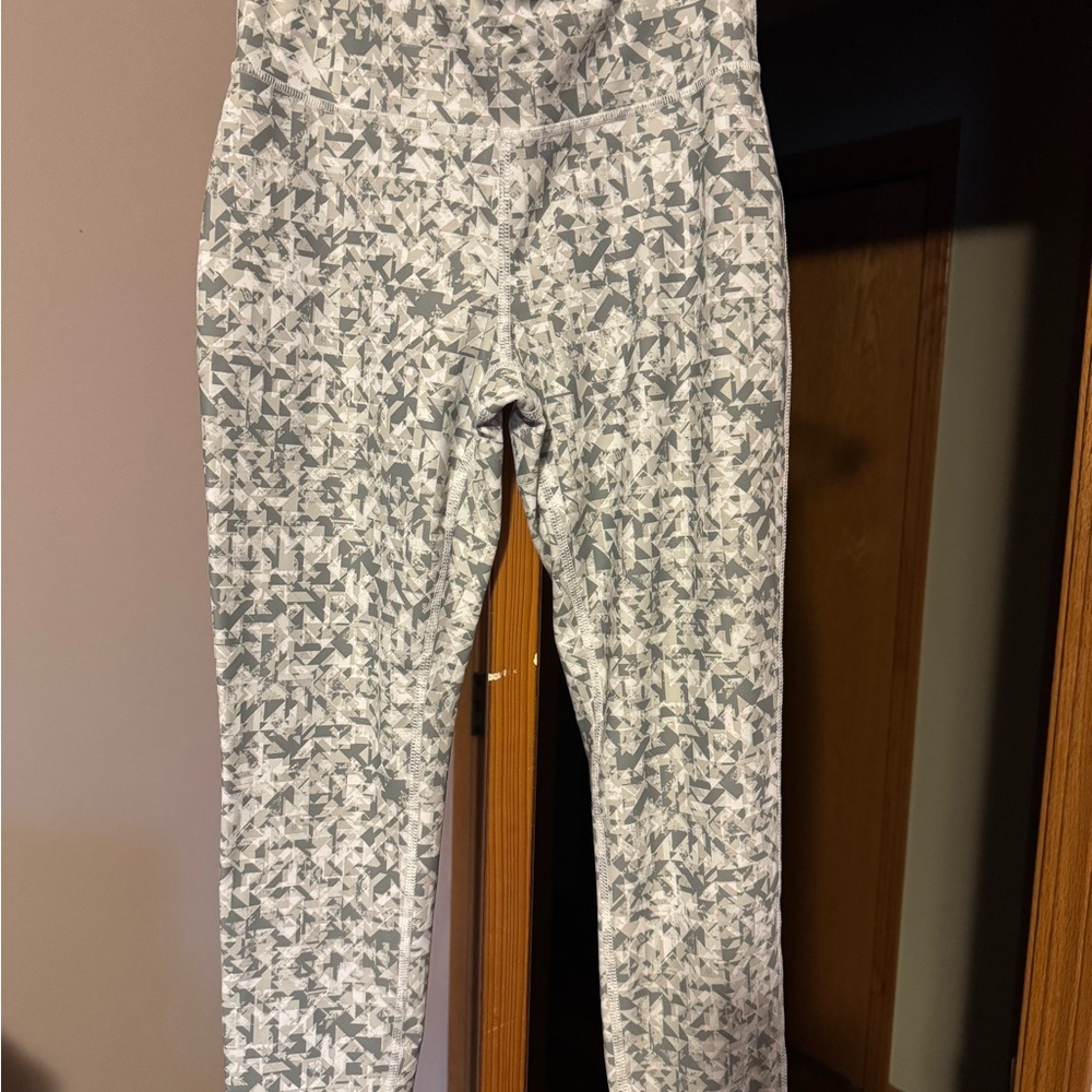 Xersion White and Gray Geometric Print Leggings